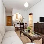 Elegant In With Shared Pool Апартаменты