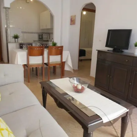 Elegant In With Shared Pool Apartment